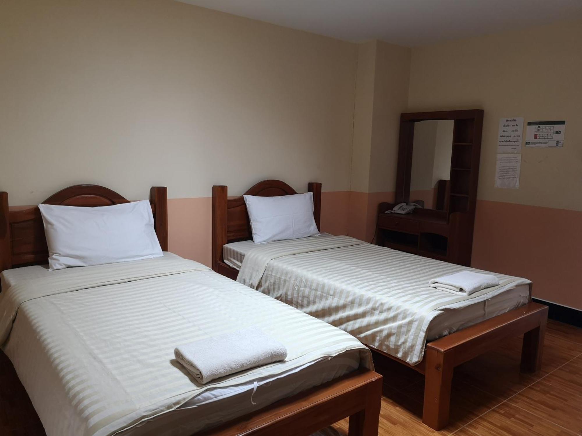 Sab Suwarn Mansion Hotel Suphan Buri Luaran gambar