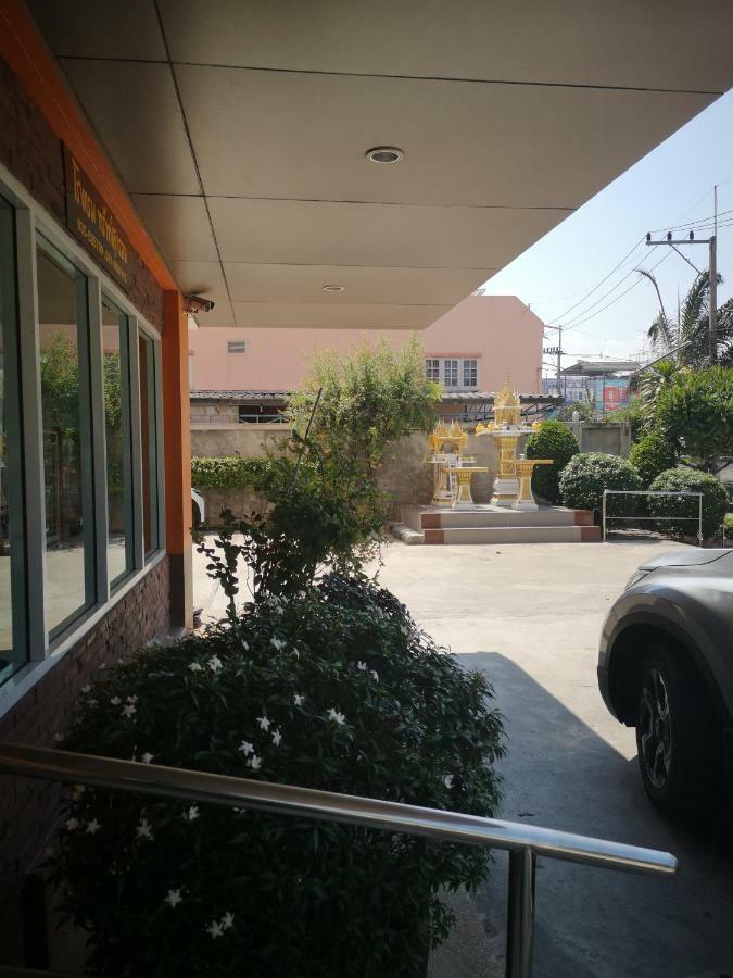 Sab Suwarn Mansion Hotel Suphan Buri Luaran gambar