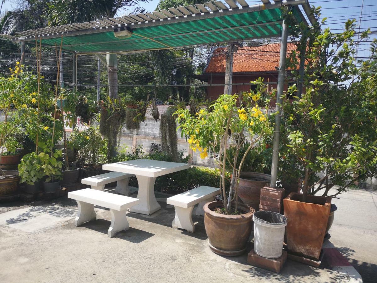 Sab Suwarn Mansion Hotel Suphan Buri Luaran gambar